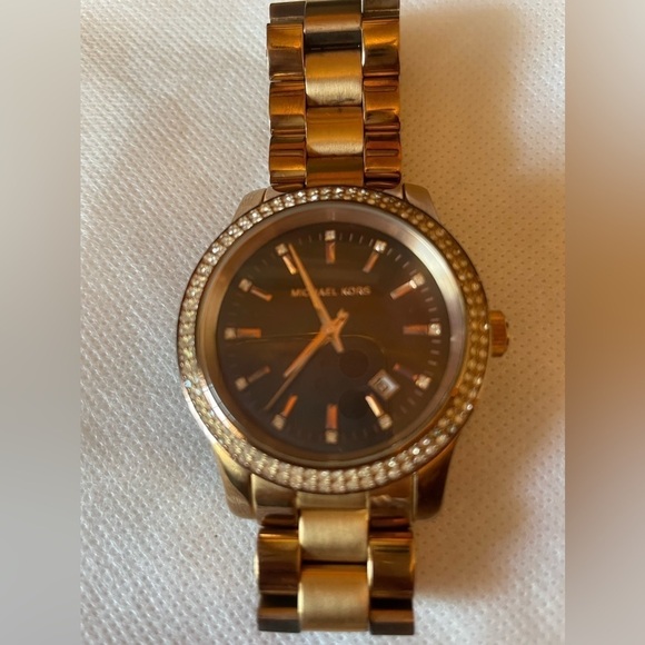 Michael Kors rose gold-Tone watch Swarovski crystals. Brown mother of pearl dial